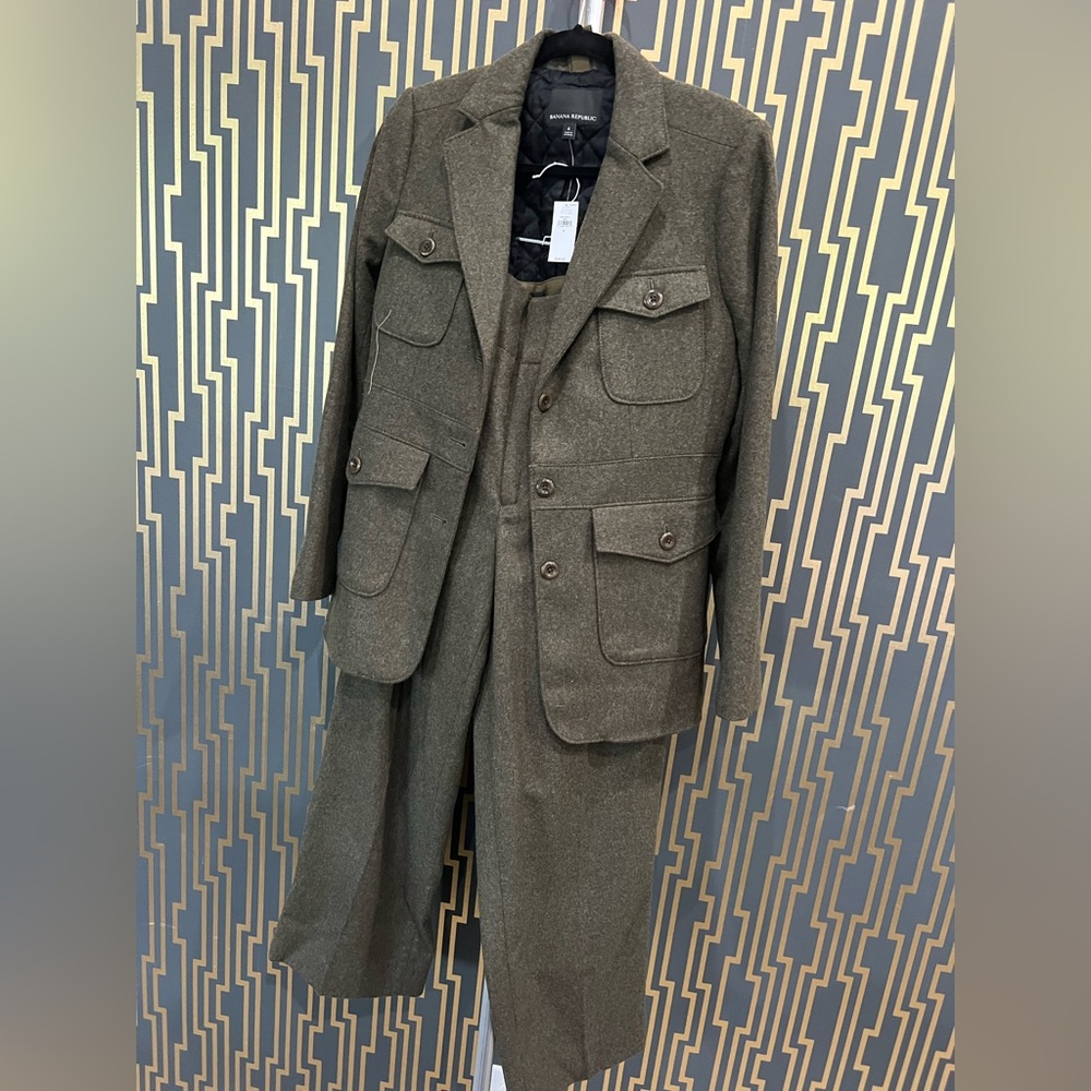 NWT BANANA REPUBLIC SUIT